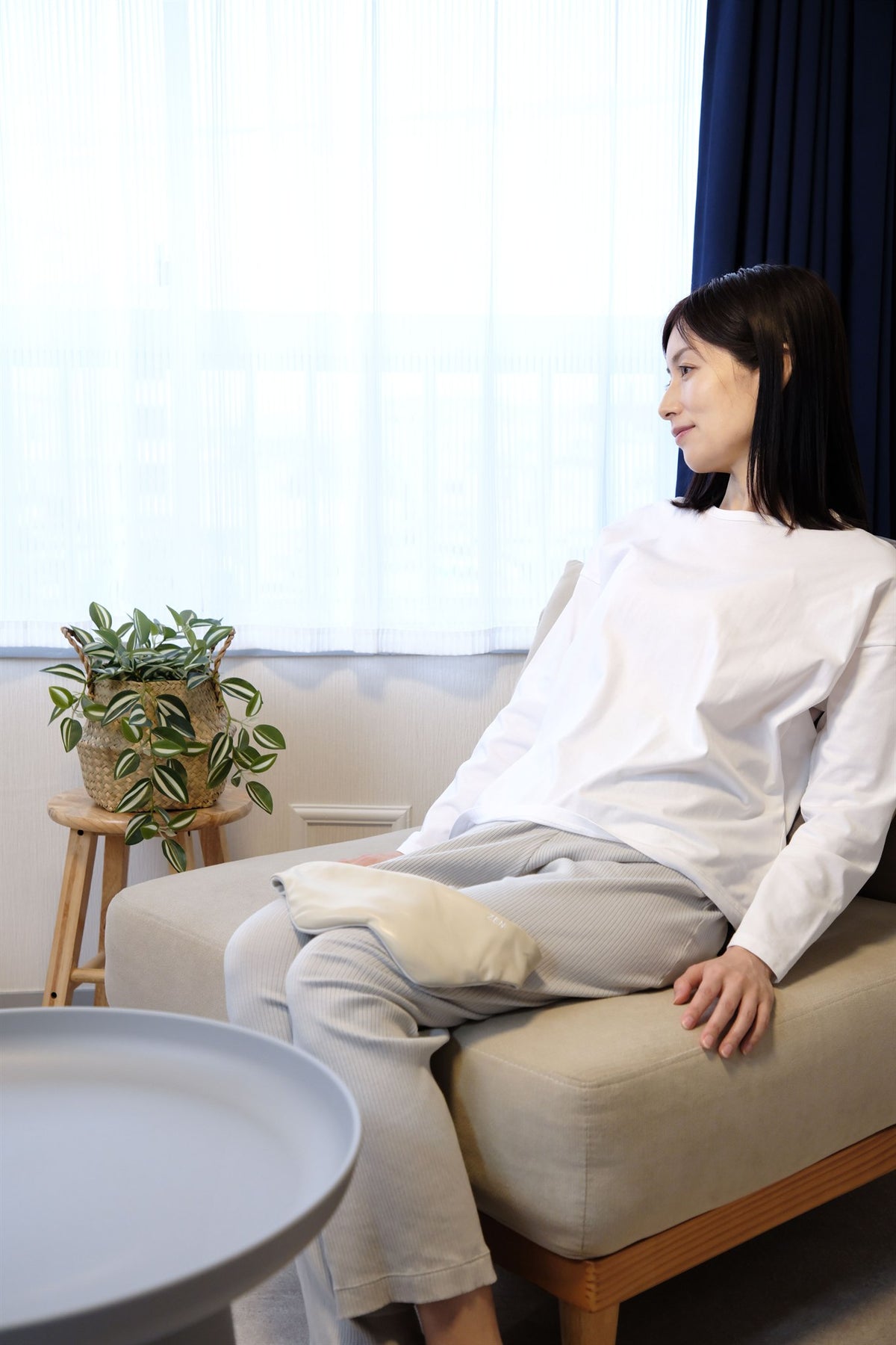 NELAX 加重アイマスク ZEN ネイビー着用イメージ